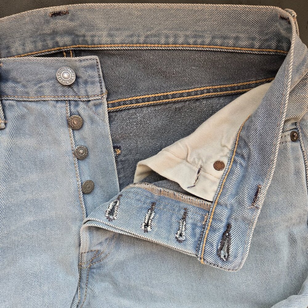 Levi's 501 Straight Leg Button Fly Jeans - Men's 31x34 - Picture 8 of 8